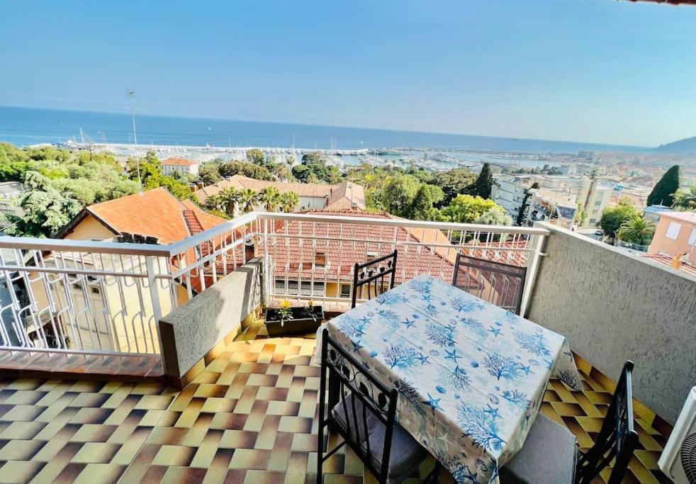 Special Home Vista Mare E Parcheggio Privato Сан Ремо Екстериор снимка