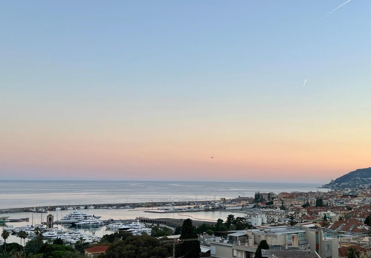 Special Home Vista Mare E Parcheggio Privato Сан Ремо Екстериор снимка